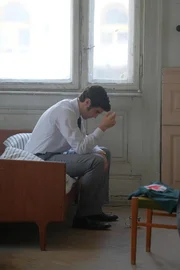 Victor (Alec Secareanu)
