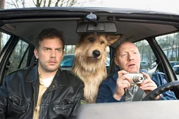 L-R: Franz Eberhofer (Sebastian Bezzel), Rudi Birkenberger (Simon Schwarz).