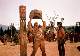 Old Shatterhand (Lex Barker, l.) muss sich anstrengen, um H&auml;uptling Gro&szlig;er Wolf (Jozo Kovacević, r.) zu beeindrucken.
