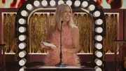 DJ (Kaitlin Olson) tritt bei der "Roast"-Show zu Ehren ihrer Mutter auf. Ava fürchtet Details der schwierigen Mutter-Tochter-Beziehung könnten ein Desaster für Deborah werden oder die schlechten Witze eine Blamage für DJ.