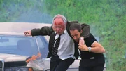 Semir (Erdogan Atalay, re.) versucht Karl Heinz Krüger (Jürgen Hentsch) vor der Explosion zu retten... Semir (Erdogan Atalay, re.) versucht Karl Heinz Krüger (Jürgen Hentsch) vor der Explosion zu retten...