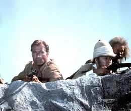 Die alten Gef&auml;hrten Old Shatterhand (Lex Barker, l.) und Sam Hawkens (Ralf Wolter, r.) werden im Gefecht vom kauzigen Lord Castlepool (Eddi Arent, M.) unterst&uuml;tzt.