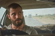 Elliot (Jamie Dornan)