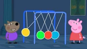 Peppa (re.) und ihre Freunde machen einen Ausflug zu einem Wissenschaftsmuseum. Dort gibt es so Einiges zu entdecken und zu testen.