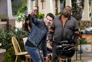 Dave Johnson (Max Greenfield, l.); Calvin Butler (Cedric the Entertainer, r.)