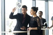 Remy Scott (Dylan McDermott, l.); Kristin Gaines (Alexa Davalos, r.)