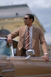 Frank Jackson (Parker Sawyers)