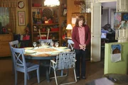 Frankie (Patricia Heaton) ist aufgeregt, als sie endlich Axls Freundin kennenlernt. Doch wie sird sie auf deren ungewöhnliche Eigenschaft reagieren? Frankie (Patricia Heaton) ist aufgeregt, als sie endlich Axls Freundin kennenlernt. Doch wie sird sie auf deren ungewöhnliche Eigenschaft reagieren?