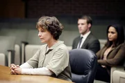 Matthew Casey (Jesse Spencer) muss vor der Bew&auml;hrungskommission f&uuml;r seine Mutter Nancy Casey (Kathleen Quinlan, l.) aussagen, begleitet wird er von Gabriela Dawson (Monica Raymund).