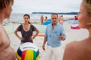 Semir (Erdogan Atalay, 2.v.r.) und Dana (Gizem Emre, 2.v.l.) finden Andrea (Carina Wiese) bei Timo (Michael Specht) und dessen FKK-Gemeinde, was Semir gar nicht passt... Semir (Erdogan Atalay, 2.v.r.) und Dana (Gizem Emre, 2.v.l.) finden Andrea (Carina Wiese) bei Timo (Michael Specht) und dessen FKK-Gemeinde, was Semir gar nicht passt...