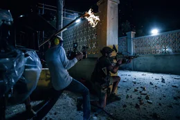 L-R: Director Michael Bay, Tanto (Pablo Schreiber)