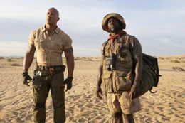 Als Odd Couple in Jumanji-Land: Bravestone (Dwayne Johnson, l.) und Mouse (Kevin Hart, r.).