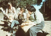 Willie (Jonathan Gilbert, M.) und Elmer (J. Brennan Smith, r.) veranstalten ein Wettessen.