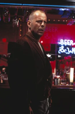 Bruce Willis (Butch).