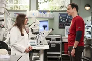 Seitdem Amy (Mayim Bialik) mit Howard zusammenarbeitet, stattet Sheldon (Jim Parsons) ihr im Labor einen Besuch ab. Warum nur?
