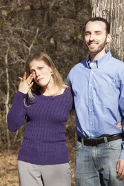 Rebecca (l.) und Joel (r.) Mahan sind überwältigt, als sie ihr neues, altes Heim sehen, nachdem Chip und Joanna Gaines es in ein wahres Schmuckstück verwandelt haben ...