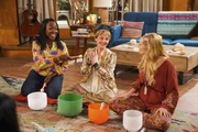 (v.l.n.r.) Tina Butler (Tichina Arnold); Aria (Dana Daurey); Gemma Johnson (Beth Behrs)