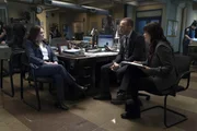 (v.l.n.r.) Detective Prisk (Angela Oh); Danny (Donnie Wahlberg); Detective Maria Baez (Marisa Ramirez)