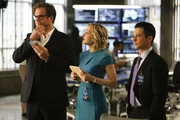 Um Richards Unschuld zu beweisen, müssen Bull (Michael Weatherly, l.), Marissa (Geneva Carr, M.) und Benny (Freddy Rodriguez, r.) die Geschworenen in die richtige Richtung lenken. Doch ist Richard wirklich unschuldig, wie er behauptet?