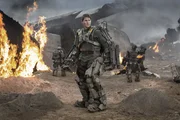 Bei einem Einsatz gegen eine hochentwickelte Alienrasse wird der unerfahrene Soldat Bill Cage (Tom Cruise) get&ouml;tet - und kommt wieder zu sich, am Morgen eben jenes Einsatzes, bei dem er gefallen ist. Cage befindet sich in einer Zeitschleife und erlebt den gleichen Tag immer und immer wieder, was der Schl&uuml;ssel f&uuml;r den Sieg gegen die au&szlig;erirdischen Mimics sein k&ouml;nnte ...