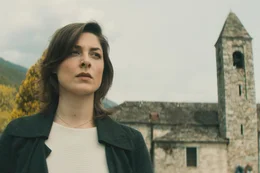 Giulia Morales (Katharina Nesytowa) will ihren Bruder Gabriel bei seinem gef&auml;hrlichen Plan unterst&uuml;tzen.