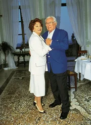 Dr. Eberhard Frank (Hans Caninenberg) nimmt das Angebot von Signora Bianchi (Lola M&uuml;thel) an: Er will seinen Ruhestand im milden Klima Italiens verleben, auf dem Castello der Signora.