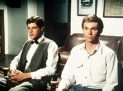 Als John-Boy (Richard Thomas, r.) einen Klassenkameraden beim Abschreiben beobachtet, widerstrebt es ihm zutiefst, diesen zu melden …