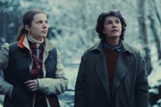 Logout – Von Hackern gejagt Folge 6 Showdown in der Walliser Schneelandschaft: Alix Henzelin als Alex, Irène Jacob als Josèphe Brunner Logout – Von Hackern gejagt Folge 6 Showdown in der Walliser Schneelandschaft: Alix Henzelin als Alex, Irène Jacob als Josèphe Brunner