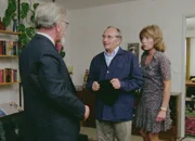 Ein Fall für Männdli – Mister X, Staffel 2, Episode 3: Auf der Spur von Mister X: Ruedi Walter als Max Männdli, Dora Doll als Mutter Ein Fall für Männdli – Mister X, Staffel 2, Episode 3: Auf der Spur von Mister X: Ruedi Walter als Max Männdli, Dora Doll als Mutter