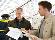 Wege zum Glück Kapitel 491 Staffel 1, Episode 491 Richard und Ben machen sich sofort nach ihrer Ankunft auf die Suche nach Nina: Hubertus Grimm als Ben, Peter Zimmermann als Richard