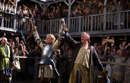 Mit seiner unorthodoxen Art gelingt es William (Heath Ledger, l.), seine Gegner reihenweise aus dem Sattel zu heben. Sieg reiht sich an Sieg, die frenetisch von Geoffrey (Paul Bettany, r.) gefeiert werden ...