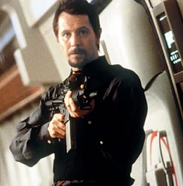Gary Oldman (Ivan Korshunov).