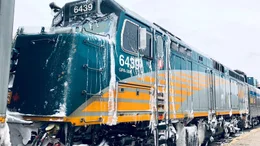 Verschneite Lok des Zuges "The Canadian" bei der Ankunft in Winnipeg, der Hauptstadt der kanadischen Provinz Manitoba.