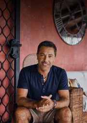 Artwork zu der Serie "Ginos Italien - Essen wie bei Mamma" mit Gino D'Acampo. Die Verwendung des sendungsbezogenen Materials ist nur mit dem Hinweis und Verlinkung auf RTL+ gestattet. Artwork zu der Serie "Ginos Italien - Essen wie bei Mamma" mit Gino D'Acampo. Die Verwendung des sendungsbezogenen Materials ist nur mit dem Hinweis und Verlinkung auf RTL+ gestattet.