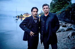 L-R: Gabriel Morales (Oliver Mommsen) und Klaus Burg (Hans Sigl).