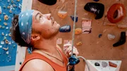 Angelino Zeller vor der Kletterwand.