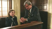 Sophie Winslow (Olivia Crocicchia) ist eine wichtige Zeugin im Prozess um den Mord an ihrer Adoptivmutter und muss vor Gericht erscheinen. Einf&uuml;hlsam beginnt Staatsanwalt McCoy (Sam Waterston) mit der Befragung.