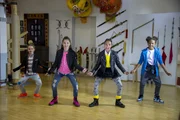 Die TanzAlarm-Kids performen ihren Song "Schrei".