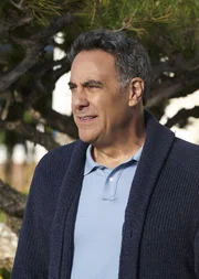 Douglas Fogerty (Brad Garrett)