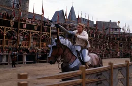 Weil seine Ritterr&uuml;stung den Geist aufgegeben hat, muss William (Heath Ledger) leichtbekleidet zum Finale antreten. Dennoch st&uuml;rzt er sich wagemutig ins Get&uuml;mmel ...