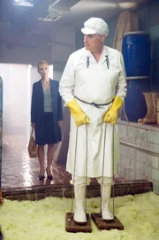 Adina (Andrea Sawatzki) findet Paul (Sky du Mont) beim Gärbotich. Adina (Andrea Sawatzki) findet Paul (Sky du Mont) beim Gärbotich.