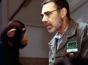 Der Zooarzt Dr. Martin Vogel (Gunter Schoß) steht vor einem Rätsel. Er kann beim Affen keine Diagnose für die lebensbedrohlichen Symptome stellen. Der Zooarzt Dr. Martin Vogel (Gunter Schoß) steht vor einem Rätsel. Er kann beim Affen keine Diagnose für die lebensbedrohlichen Symptome stellen.