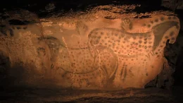 Die Frauen der Steinzeit waren au&szlig;erdem begabte K&uuml;nstlerinnen. Diese Malerei in der H&ouml;hle von Peche-Merle stammt von Frauen, wie die Handabr&uuml;cke beweisen.