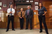 Die Sondereinheit für Sexualdelikte (v.l.) Detective Amaro (Danny Pino), Detective Rollins (Kelli Giddish), Captain Cragen (Dann Florek) und Detective Benson (Mariska Hargitay) werden zu einem schweren Autounfall gerufen. Die Sondereinheit für Sexualdelikte (v.l.) Detective Amaro (Danny Pino), Detective Rollins (Kelli Giddish), Captain Cragen (Dann Florek) und Detective Benson (Mariska Hargitay) werden zu einem schweren Autounfall gerufen.