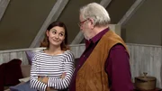 Vielleicht sollte Jenny (Julia Obst) tatsächlich auf ihren Opa Hermann (Wolfgang Hepp) hören und im Schönwalder Rathaus ein Praktikum zu machen. Vielleicht sollte Jenny (Julia Obst) tatsächlich auf ihren Opa Hermann (Wolfgang Hepp) hören und im Schönwalder Rathaus ein Praktikum zu machen.