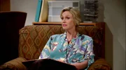 Dr. Linda Freeman (Jane Lynch)