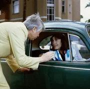 Angi (Thekla Carola Wied, r.) und Werner (Peter Weck, l.) treffen sich zum ersten Rendezvous. Angi (Thekla Carola Wied, r.) und Werner (Peter Weck, l.) treffen sich zum ersten Rendezvous.