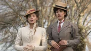 l-r: Alicia Alarc&oacute;n (Amaia Salamanca), Maite (Megan Montaner)