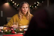 Jette (Jasmin Schwiers) wünscht sich, dass zu Weihnachten alles nach Plan läuft, was natürlich nicht der Fall ist.