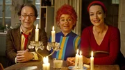 Familie Taschenbier: Das Sams (ChrisTine Urspruch) zwischen Papa Bruno (Ulrich Noethen) und Mama Mara (Aglaia Szyskowitz).